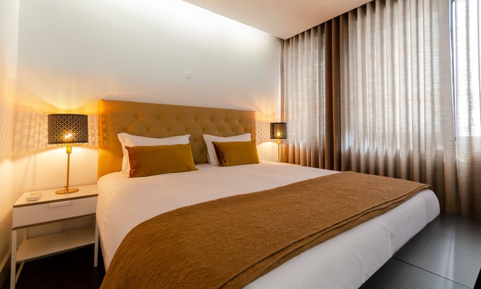 Santo Antonio Apartment | Lisbon Avenue Marquês - Luxury Apartments