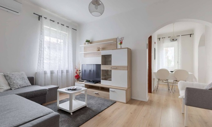 Zagreb Apartment | Lisinski - two bedroom apartment with private parking