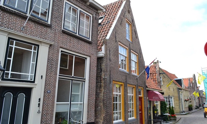 Enkhuizen House | Listed 1777 building in historical Enkhuizen