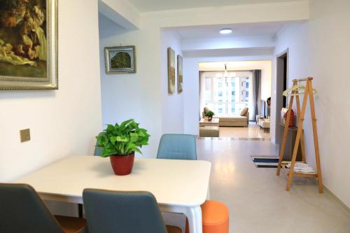 Ulanqab Apartment | Listen to the moon