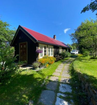 Midtsandan House | Lite hus i hagen