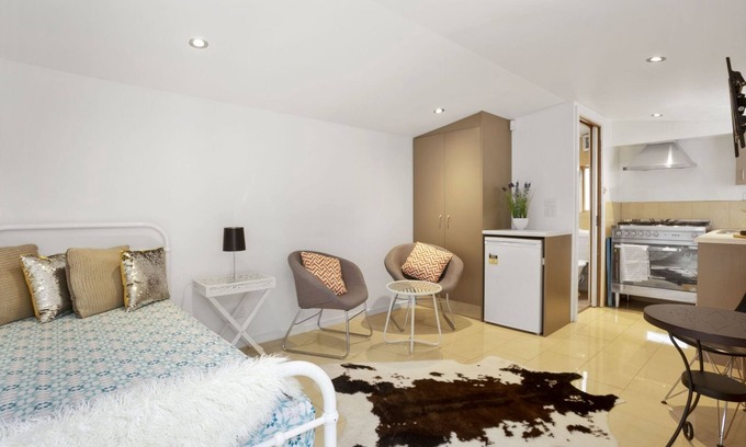 Yarraville House | LITTLE ABODE ON ADENEY FREE WIFI PET FRIENDLY