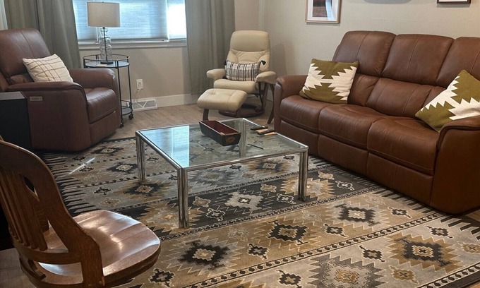 Manhattan House | Little Apple Abode - within walking distance to Bill Family Snyder Stadium