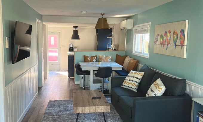 Port Stanley House | Little Blue on Second St! Cozy & close to the beach, pub, bar, and downtown!
