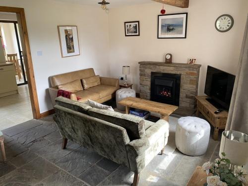 Heath Charnock Apartment | Little Cottage - A Peaceful 3BD Retreat for 5