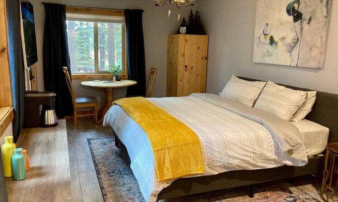 Peninsula Village Cabin | Little Dipper - Couples Getaway! NO AirBnB FEEs!