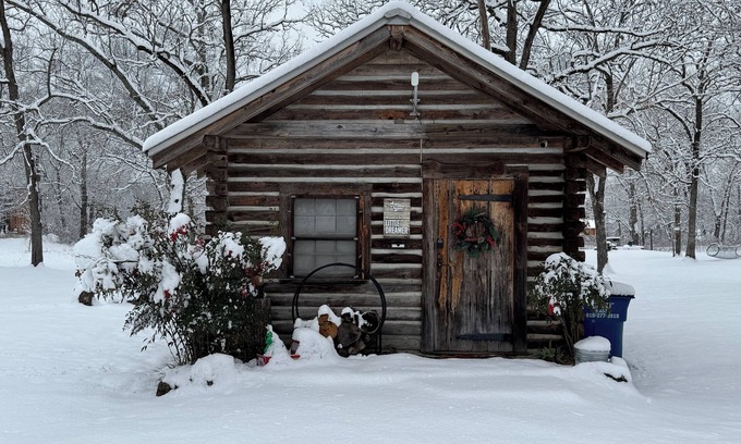 West Siloam Springs Cabin | Little Dreamer log cabin