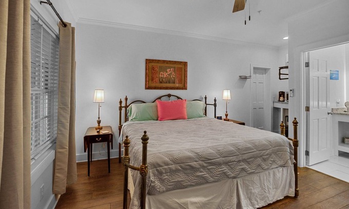 Washington Hotel | Little Inn on Main 214 West Main Street