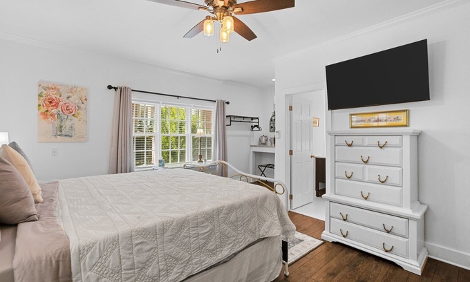 Washington Hotel | Little Inn on Main 214 West Main Street