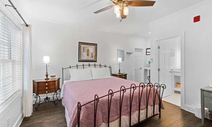 Washington Hotel | Little Inn on Main 214 West Main Street