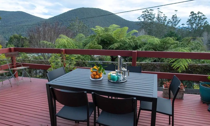 Warburton House | Little Joe Cosy Warburton Cottage