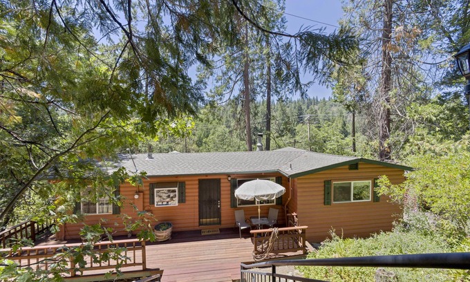 Twain Harte Cabin | Little Red Cabin - King bed, 25 minutes to Dodge Ridge & Pinecrest