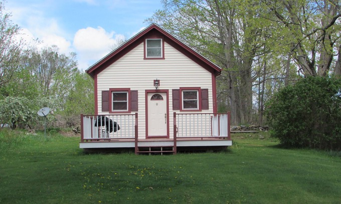 Ancramdale House | Little Red Hen is an old school house from the 1900 hundred.