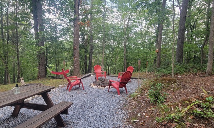 Rileyville Cabin | Little Red Wolf - A charming, cozy cabin on the Shenandoah Ridge.