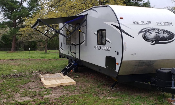 Camp Swift House | Little Rv in Bastrop. 3 miles from Lake Bastrop. Fire Pit , Fresh eggs available