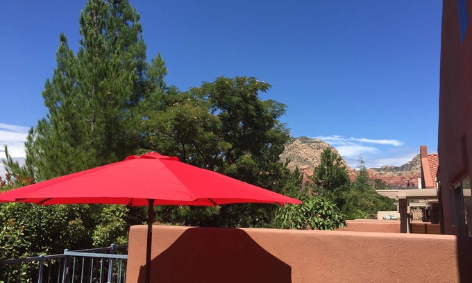 Nepenthe House | Little taste of Heaven, 5 min walk to pool/hot tub, close to hikes & restaurants