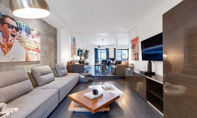 Plateau Mont Royal Apartment | LiV MTL Plato Spacious 2BR Penthouse + Rooftop
