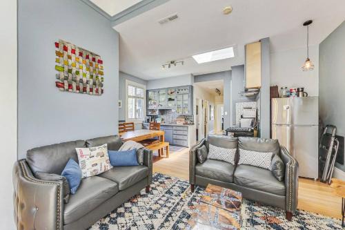 Duboce Triangle House | Live It Up In The Castro! 4brwdwalk Score 98