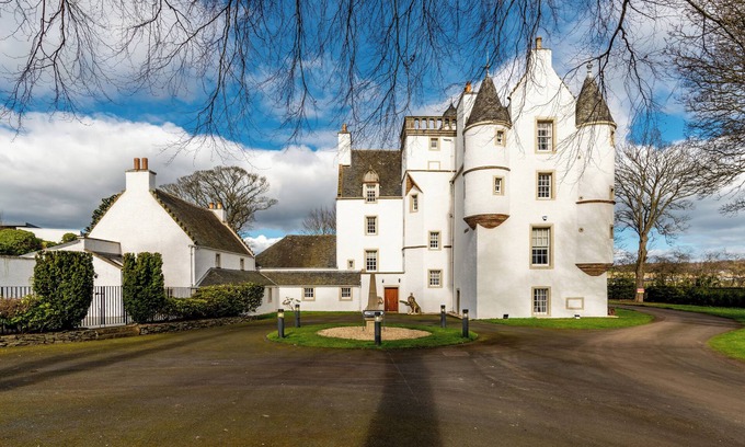 Longcroft House | Live like a King/Queen In The City (near Edinburgh Airport)