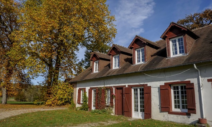 Ligny-le-Ribault House | Live like a woodland man with your family
