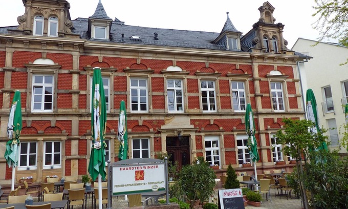 Neustadt an der Weinstrasse Apartment | Living HAARDTER WINZER (1) renovated and lovingly decorated