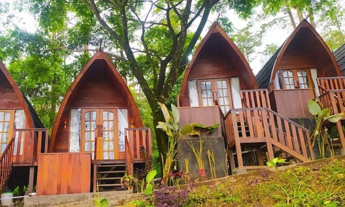 Pacet Cottage | Living in the forest With natural hot springs in a wooden house in the mountains