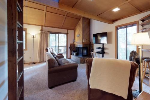 Shaver Lake Apartment | Living Pines Condominium