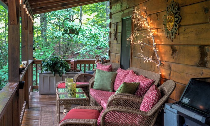 Deep Gap Cabin | Living the Dream Cabin 3BR/2BA Log Cabin near Boone, NC