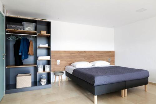 Vamos Apartment | Livingfy Apt with mountain view & garden