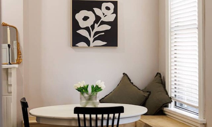 Downtown Cincinnati Apartment | Lizzy’s 2 King Haven