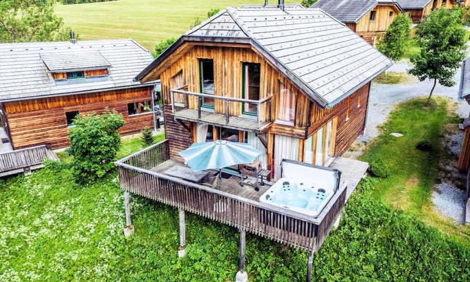 Sankt Georgen am Kreischberg Ski Chalet | Lovely holiday home with whirlpool and sauna