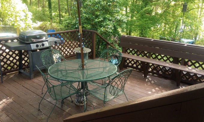 High Point House | Local Events House on Lake near HPU, High Point Markets, NC Hospitals