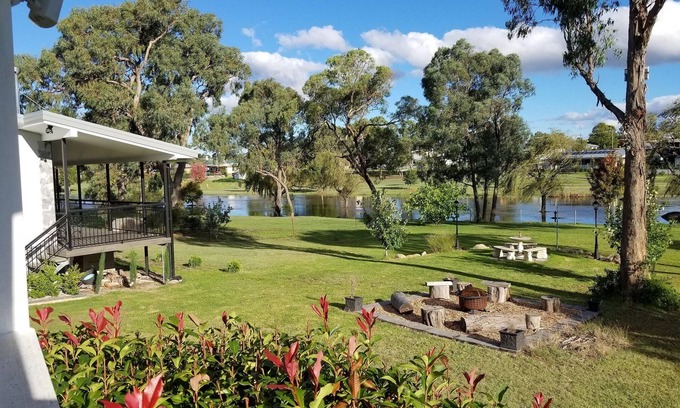 Stanthorpe Cottage | Located 10 minutes walk from the main street overlooking the local creek