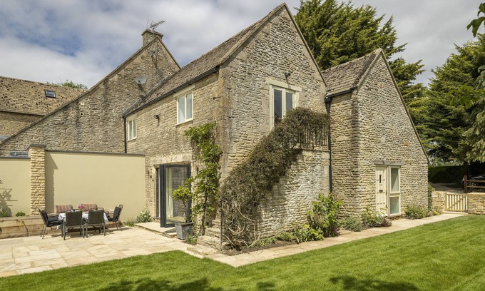 Chedworth Cottage | Located at the end of a private, tree lined drive, Cats Abbey Cottage a charming, semi-detached, Cot