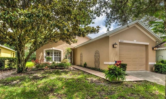 Mount Dora House | Located in Beautiful Country Club of Mount Dora