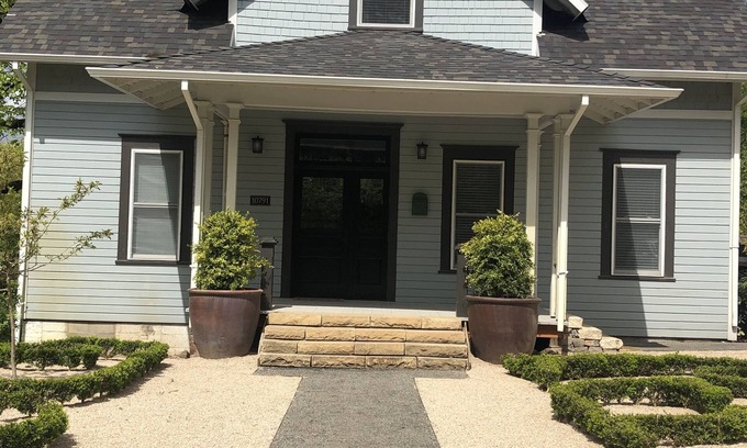 Butteville House | Located in Heart of Oregon Wine Country - 5 minutes from Champoeg Park