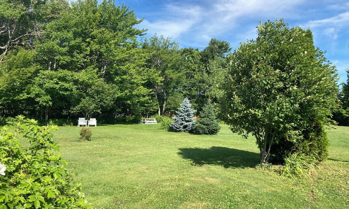 Charlottetown House | Located in West Royalty Charlottetown, close to shopping & restaurants.