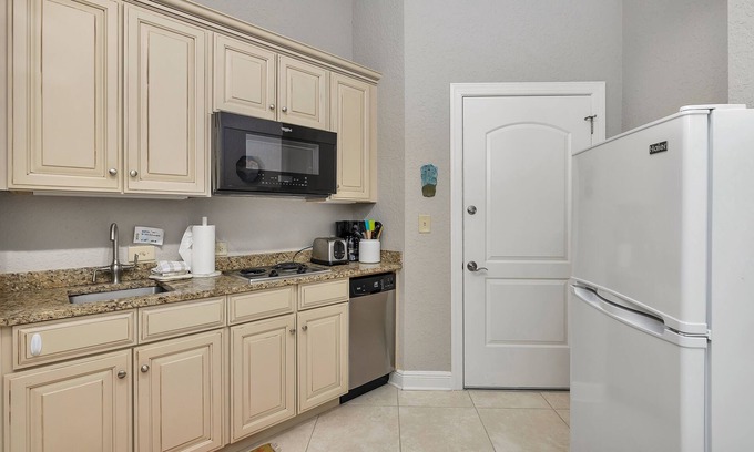 Demere Park Condo | Located near St. Simons Island Pier, Restaurants, Lighthouse and Oceanfront Neptune Park