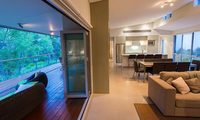 Wilyabrup House | Located on the exclusive Flutes/Brookland Valley Vineyard property