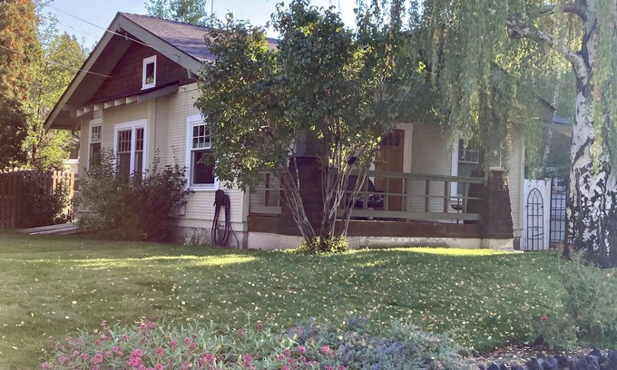 Old Bend Cottage | Location, Location, Location !
