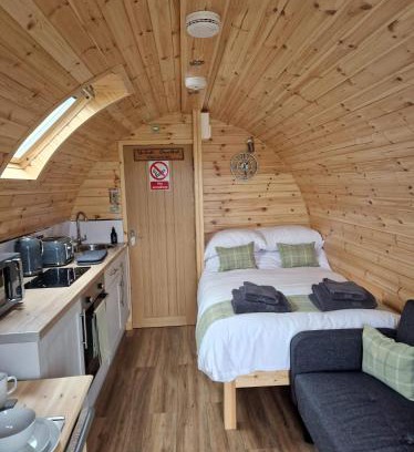 Pollachar House | Loch an Eilean Pod Isle of South Uist