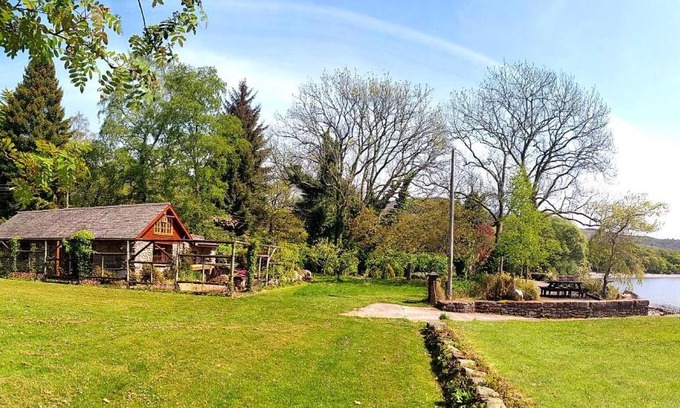 Kilcreggan House | Loch Lomond shore Boat House