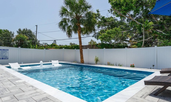 Vamo House | Lock in Sunshine and Savings Before It’s Too Late