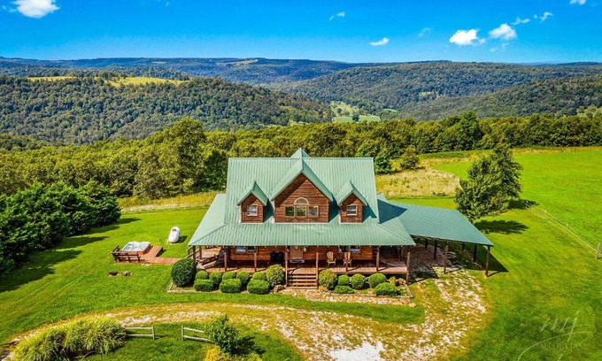 Compton House | Lodge at OZK Ranch- Incredible mountaintop cabin with hot tub and views