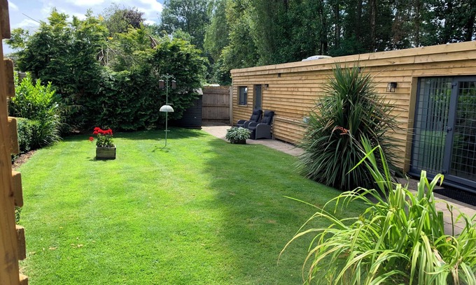 New Forest District Ski Chalet | Lodge With Private Garden In Country Village - Pets Welcome