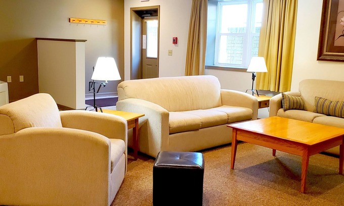 Berlin Hotel | Lodging on the Square