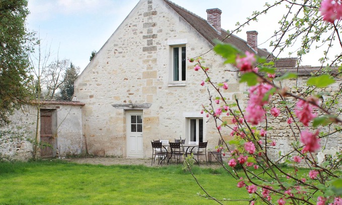 Avernes Cottage | Lodging restored in a contemporain way, in a vast typical farm of Vexin