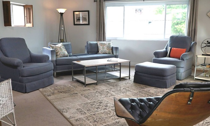Cape Girardeau Apartment | Loft Apartment Across From Semo University Houch Field House. Walk To Events