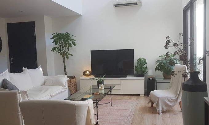 Mireval Apartment | Loft apartment in former Chai between sea and garrigue