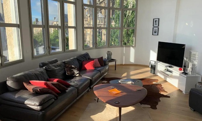 Reims City Centre Apartment | Loft des Sacres - Vue unique sur la Cathédrale
